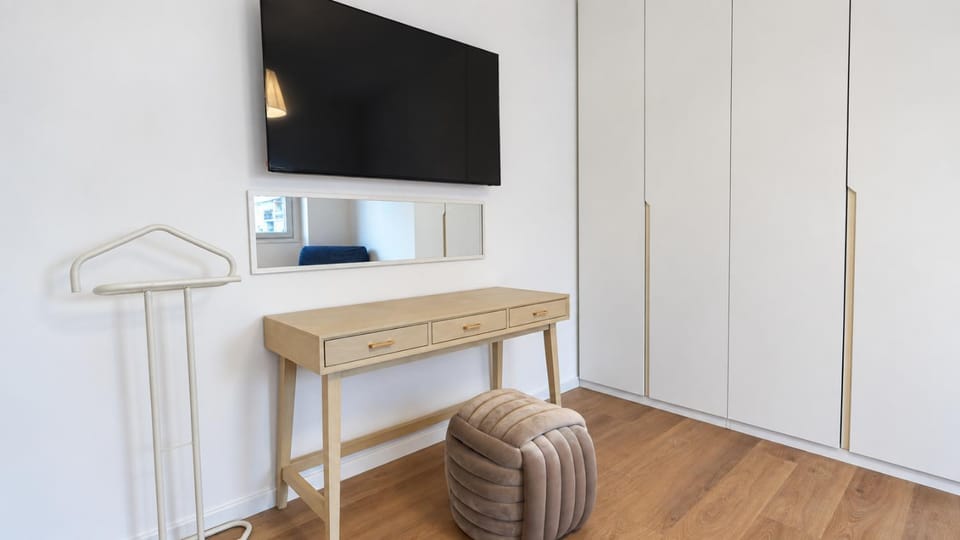 TV and multimedia, hair dresser, wardrobe