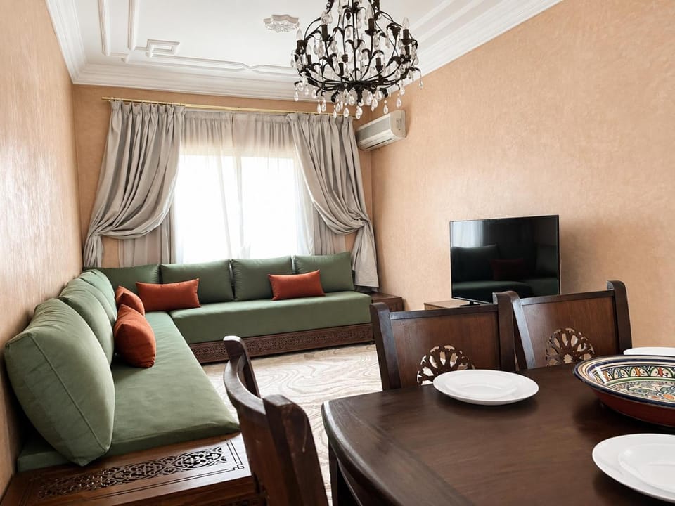 TV and multimedia, Living room, Seating area, Dining area, Evening entertainment