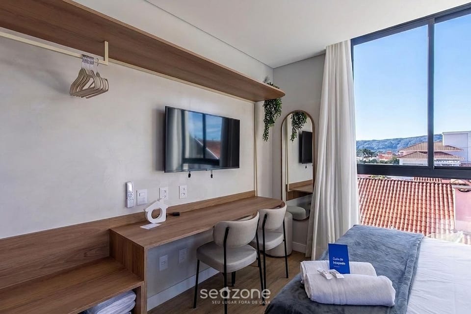 TV and multimedia, Seating area, Bedroom, City view