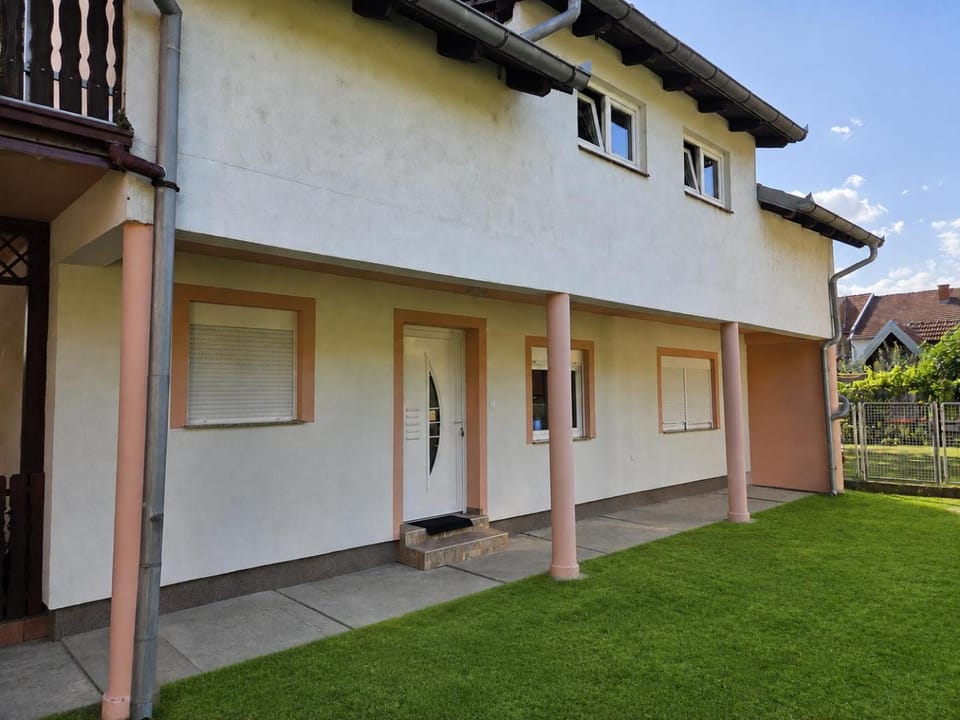 Property building, Day, Garden