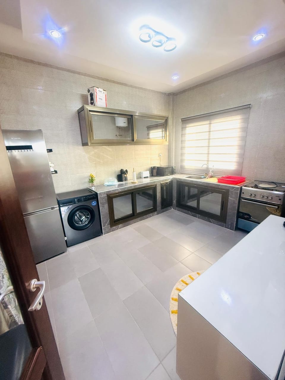 Kitchen or kitchenette, oven, stove, toaster, washing machine