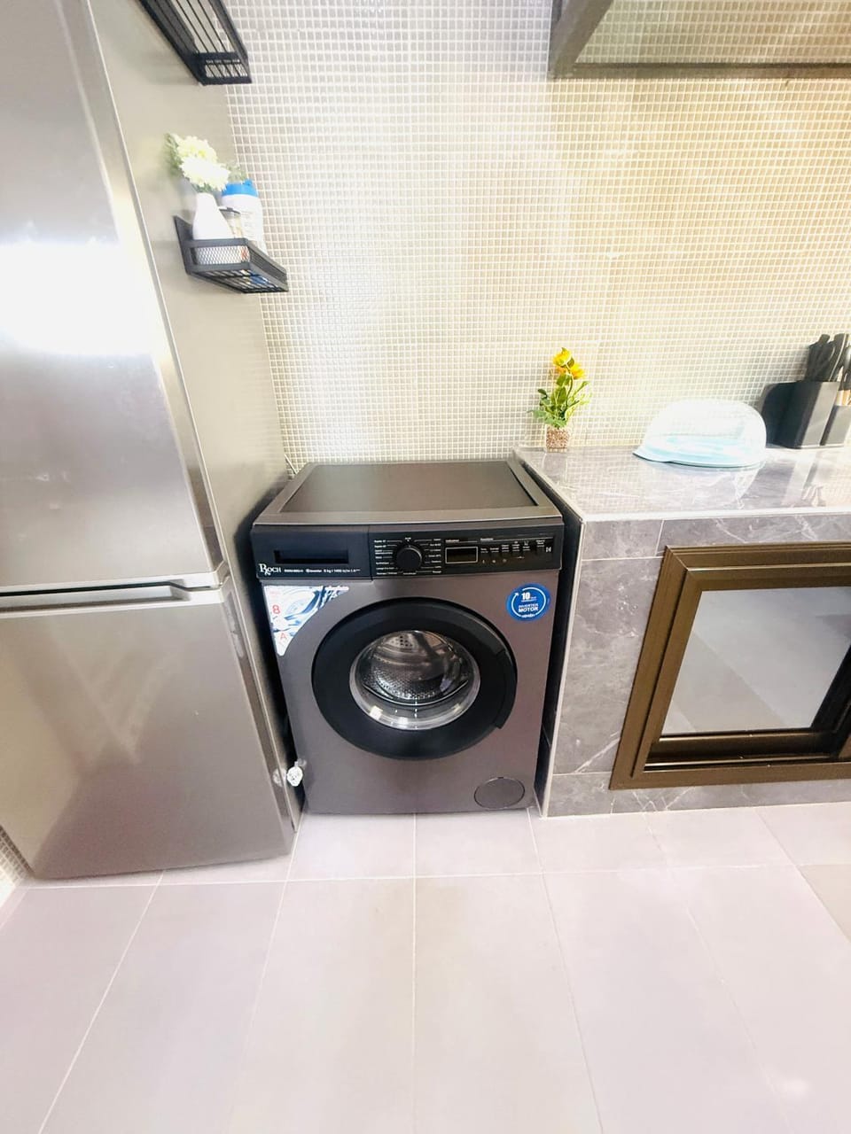 Kitchen or kitchenette, washing machine