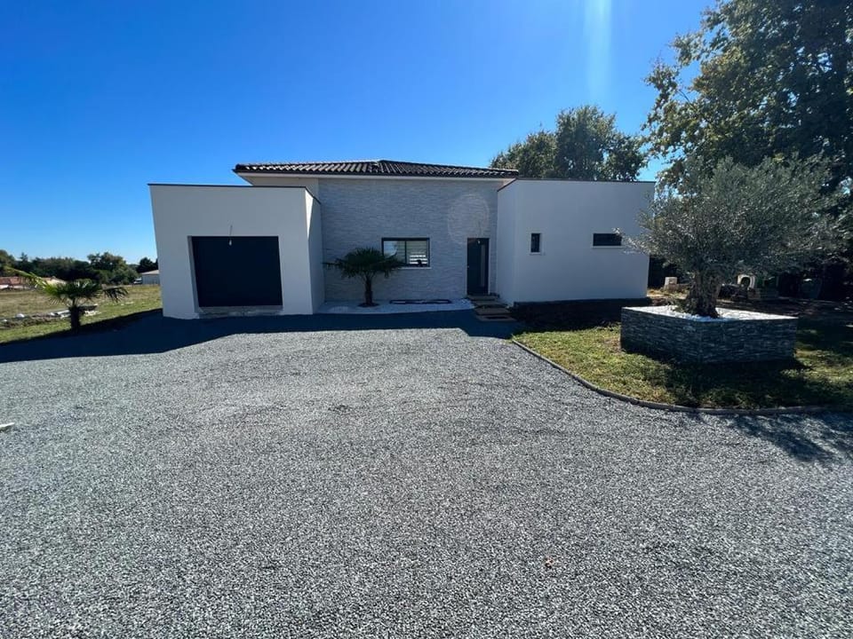 Contemporary home with pool Villa in Bergerac