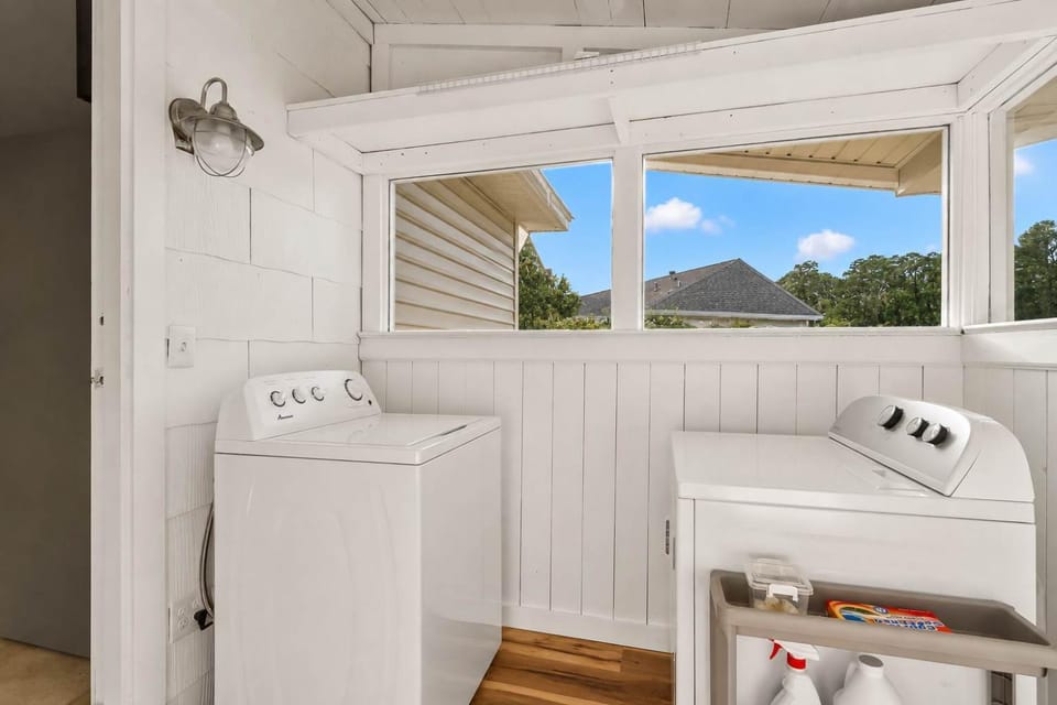 The Bear's Bunk House - Sleeps 10 Pet Friendly House in Northport