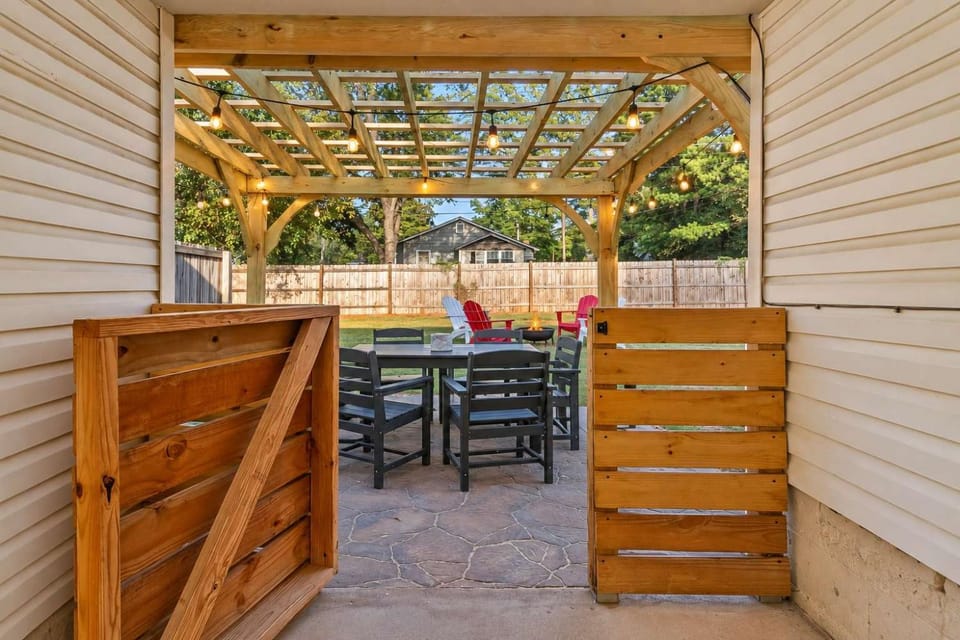 The Bear's Bunk House - Sleeps 10 Pet Friendly House in Northport