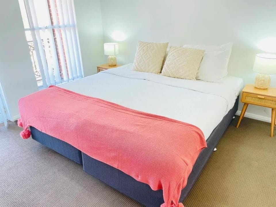 Tarcutta St Six! House in North Wagga Wagga