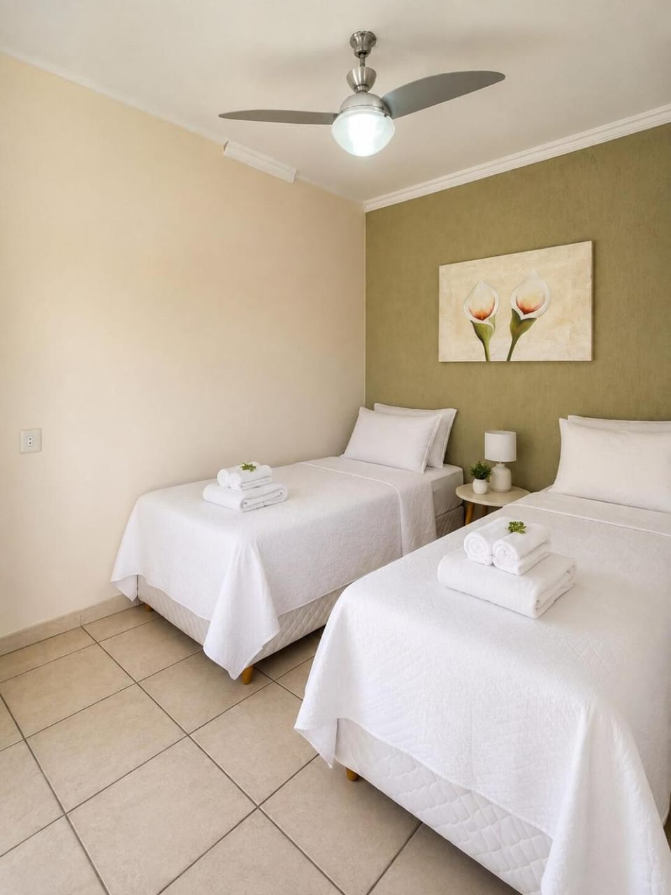 Bathroom, Bedroom, towels