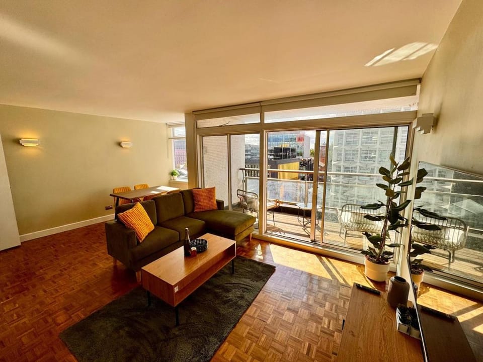Two Bed Two Bath Split Level Flat in West End Apartment in City of Westminster