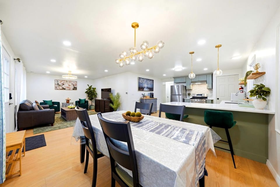 Seating area, Dining area