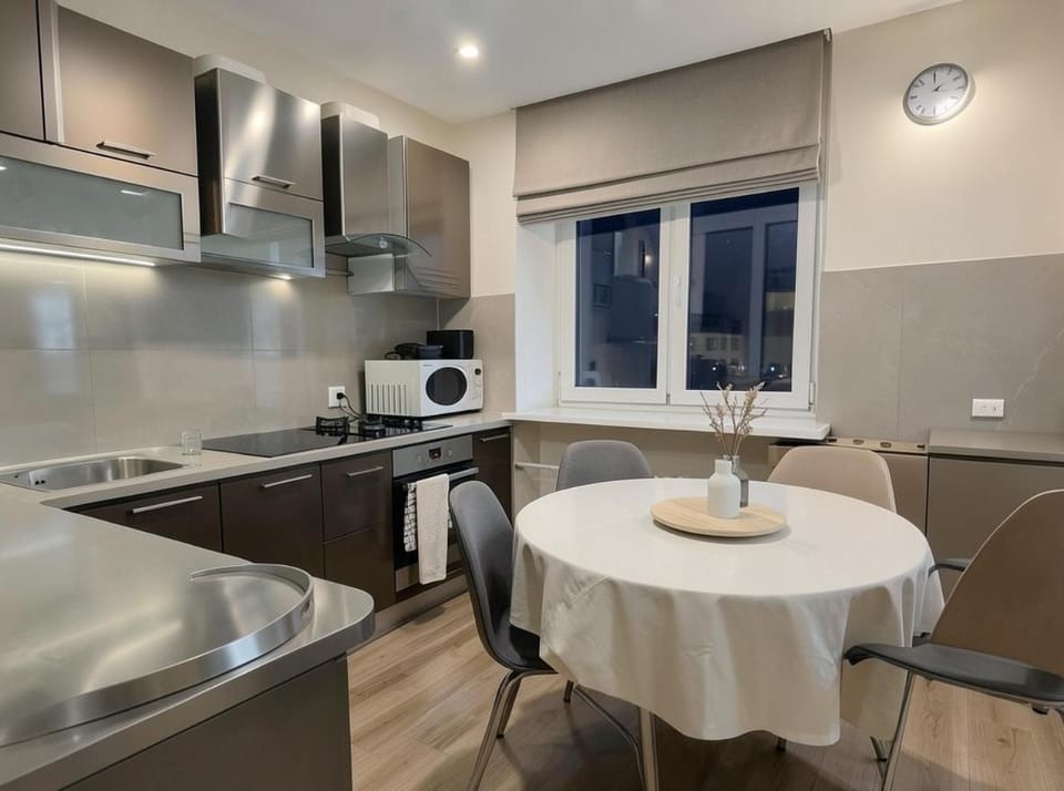 Kitchen or kitchenette, Dining area, dishwasher, stove