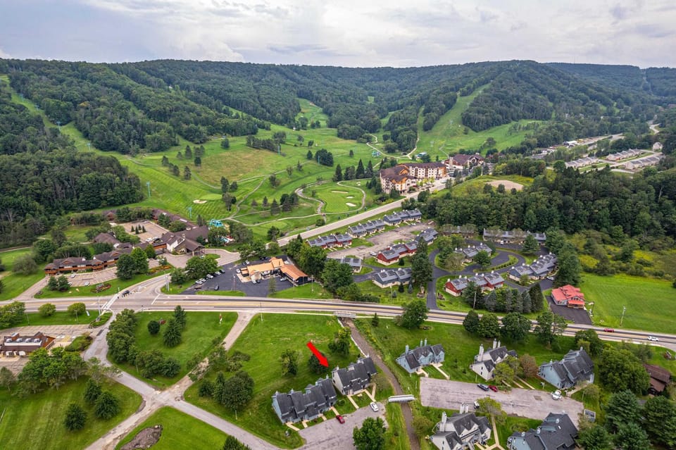 Updated Wildflower 5-min walk to Sunrise Lift House in Ellicottville