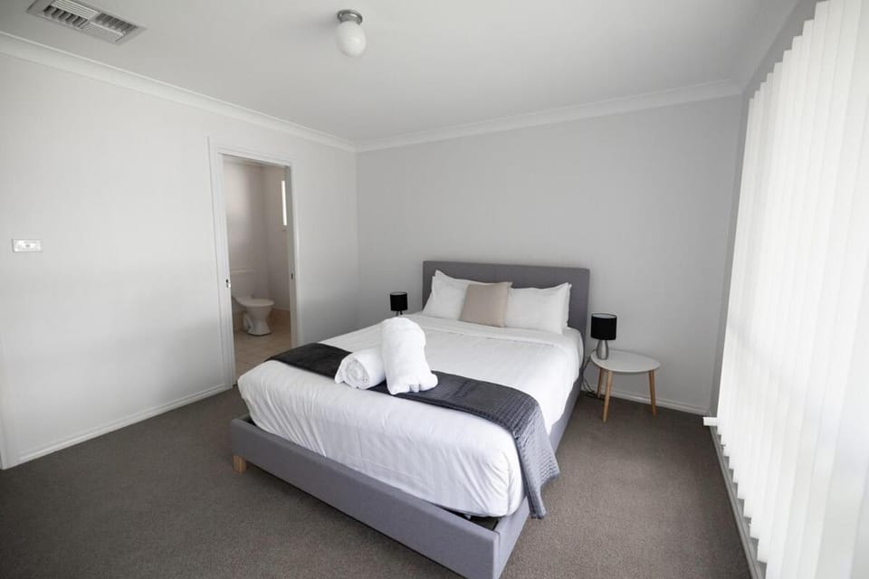 Mason Four! House in North Wagga Wagga