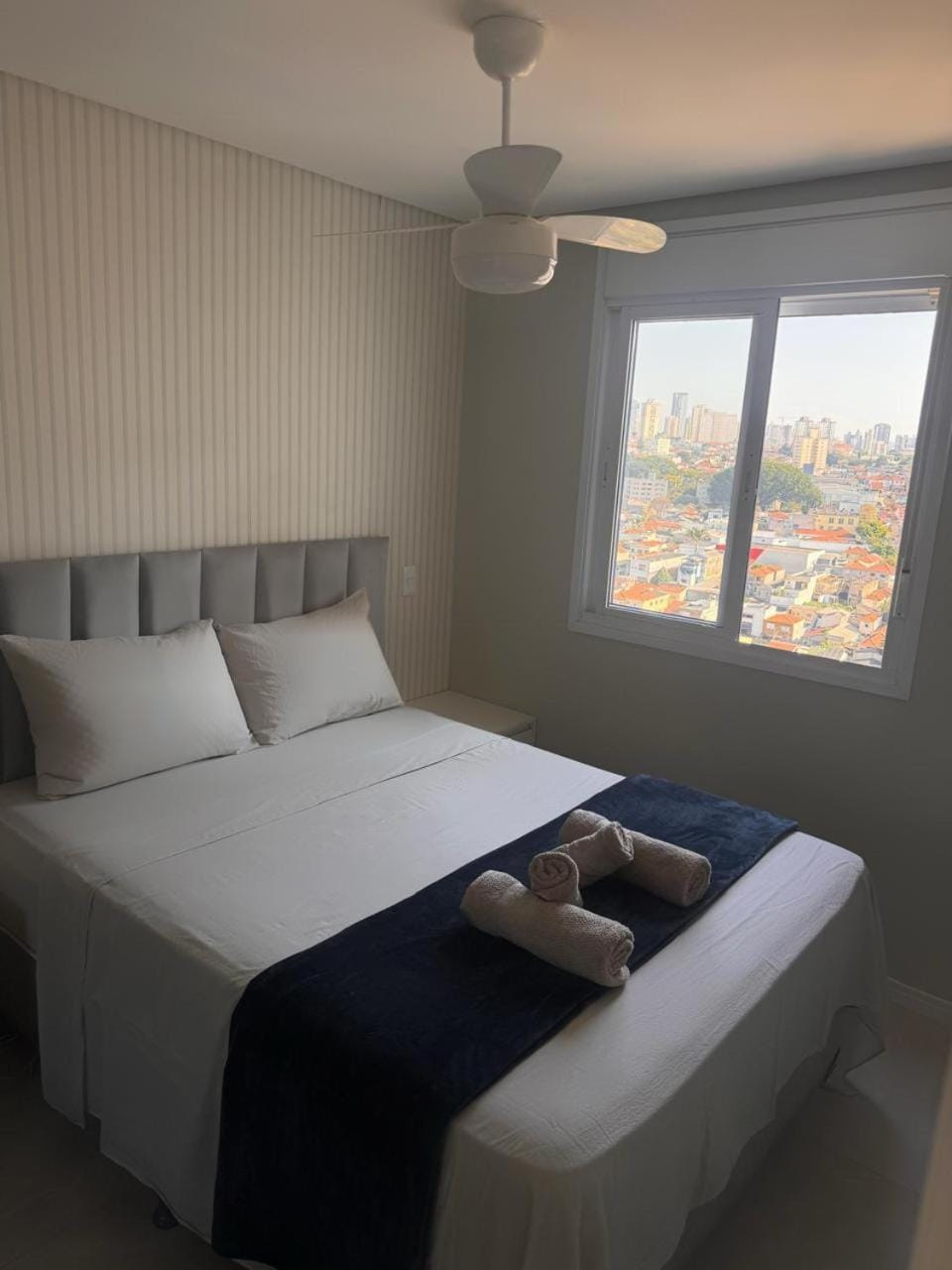 Bed, Photo of the whole room, towels