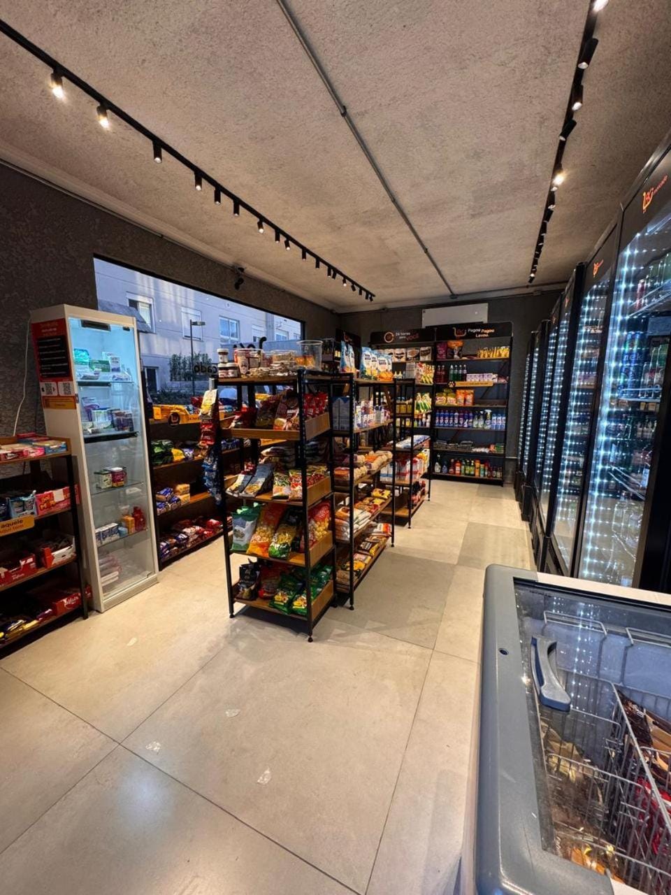 Supermarket/grocery shop