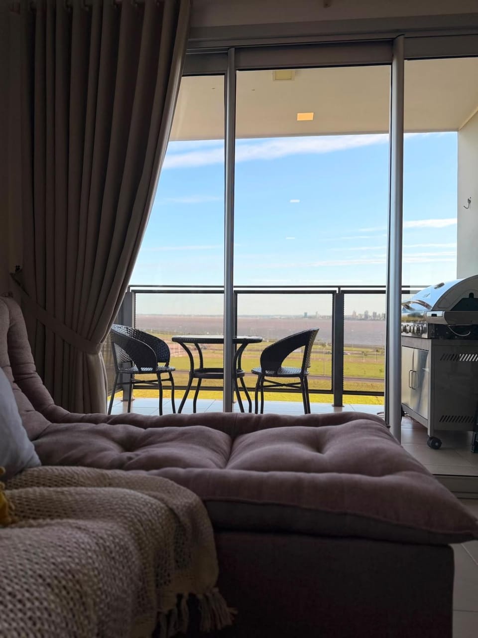 Hermosas vistas en Exclusivo Depto de 2 habitaciones con Parking en Edificio Parana Playa Departamentos! Apartment in Misiones Province, Argentina