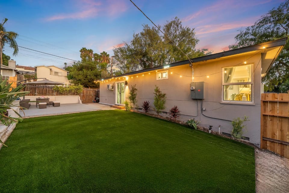 Entire Private House with 4 Beds, Gated Yard, King Bed, Parking, Ranch Style in La Mesa, Available Now House in La Mesa