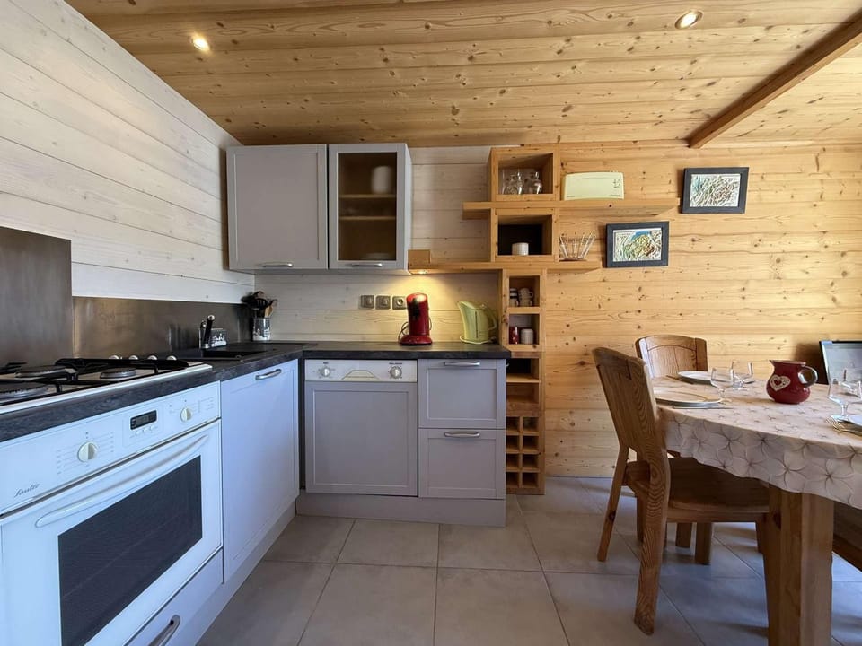 Studio mezzanine rénové, terrasse - 4/6 pers. - FR-1-594-344 Apartment in Villard-sur-Doron