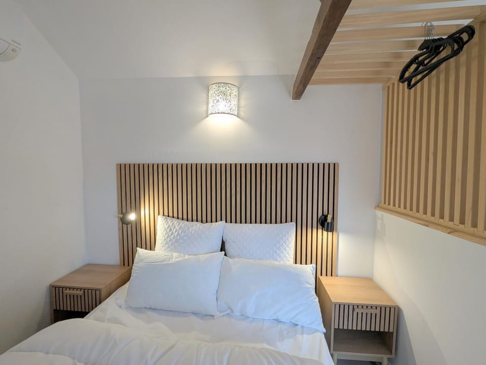 Studio avec piscine, jardin partagé - 2 pers. - FR-1-591-802 House in Centre-Val de Loire
