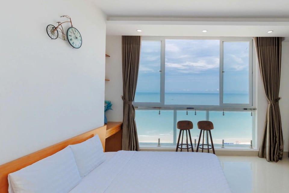 Bed, Natural landscape, Photo of the whole room, Beach, Bedroom, Sea view