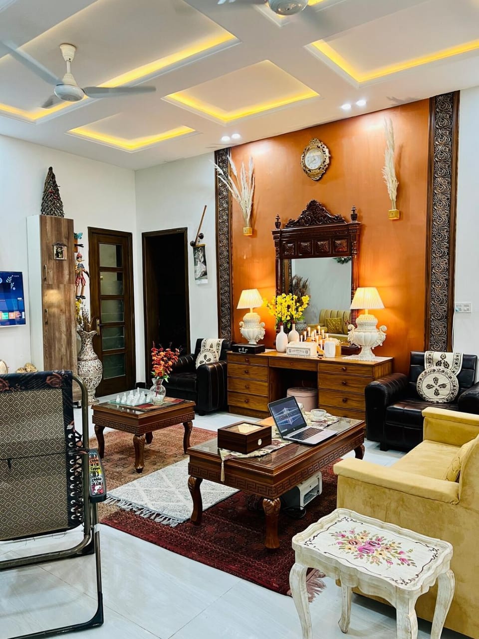 Antique-Style 2-Bedroom Family Apartment-- Danish Signature Stays Apartment in Islamabad Capital Territory