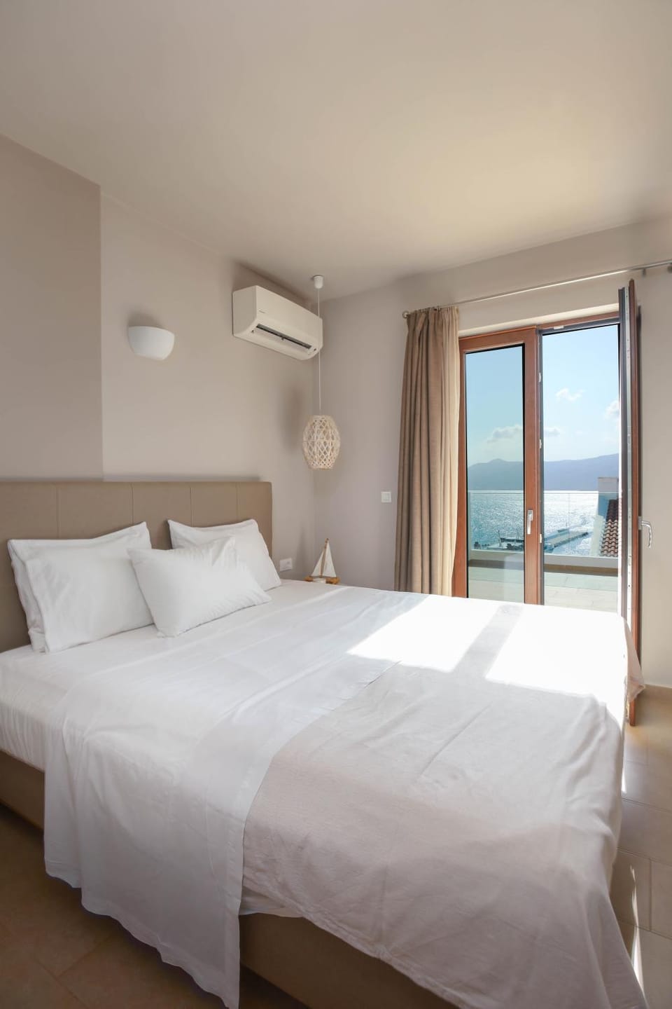 Bed, Bedroom, Sea view