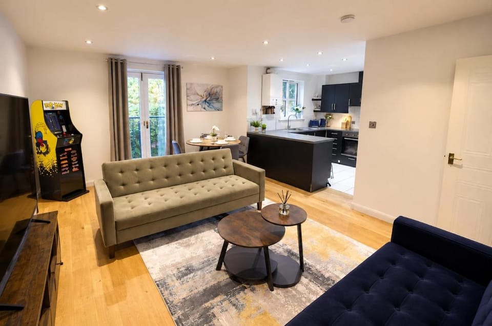 Luxury Tower Bridge Apartment with Private Parking - Newly Furnished - Prime Central London Apartment in London Borough of Southwark
