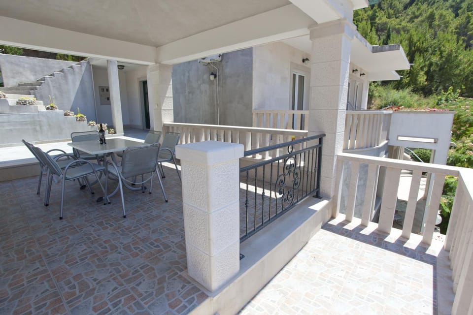 Location, children, Family