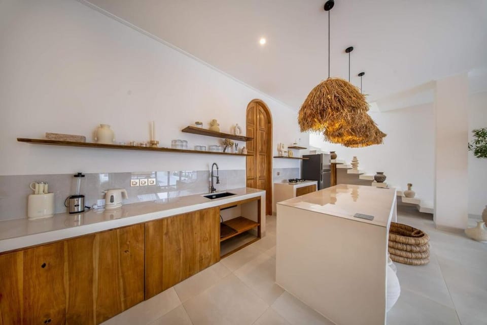 Casa Emiliana Stylish 3BR Villa in Cemagi Villa in Kediri