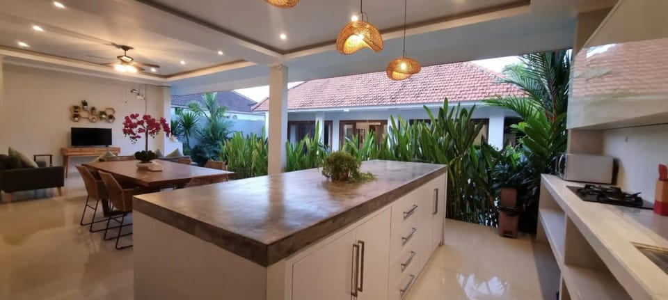 Kitchen or kitchenette, Living room, Dining area