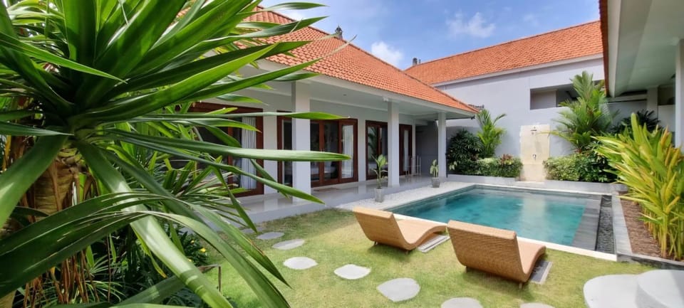 Garden view, Swimming pool, Swimming pool, sunbed