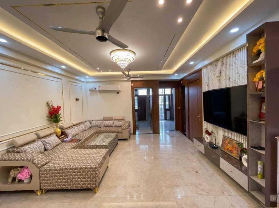 Luxurious 4BHK Near Max Hospital-Vaishali Apartment in New Delhi