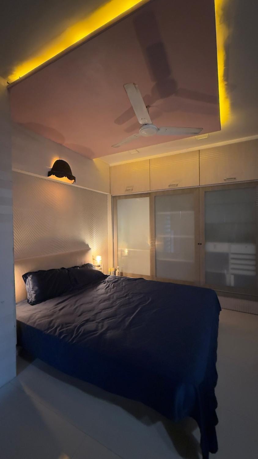 Spacious & Peaceful Master-Bedroom in a 5BHK Apartment in Mumbai