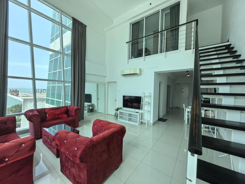 Seaview Maritime Duplex 2BR Suite by Dr Alston Apartment in George Town