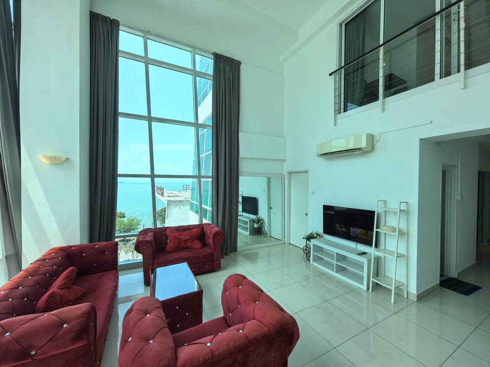 Seaview Maritime Duplex 2BR Suite by Dr Alston Apartment in George Town
