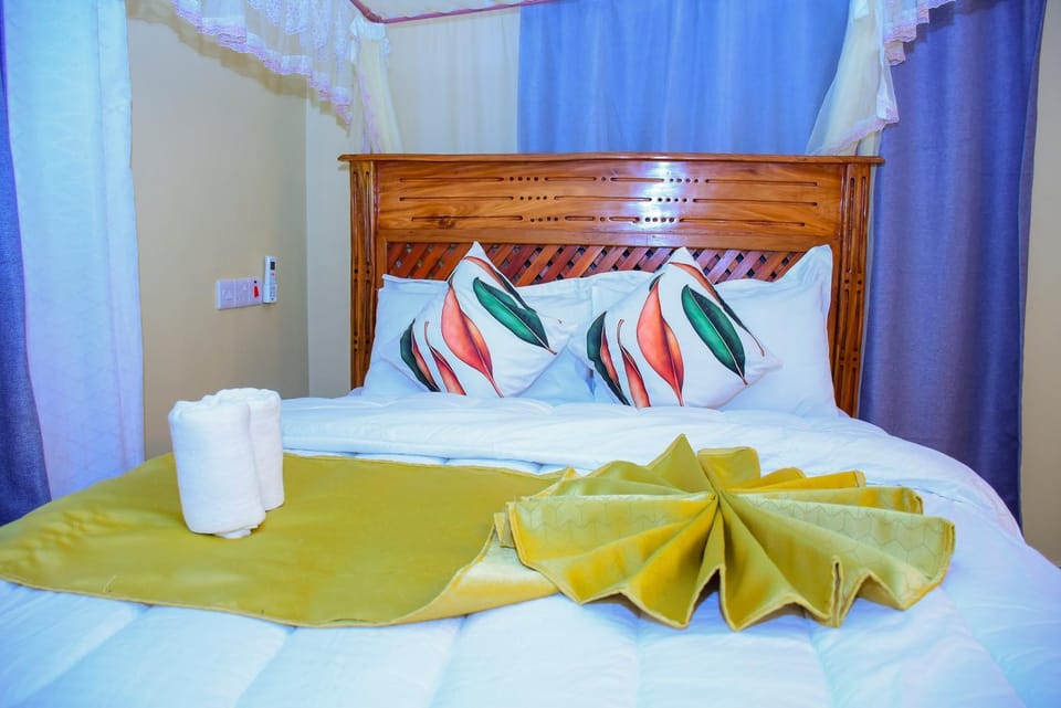 Bed, Photo of the whole room, Bedroom, towels
