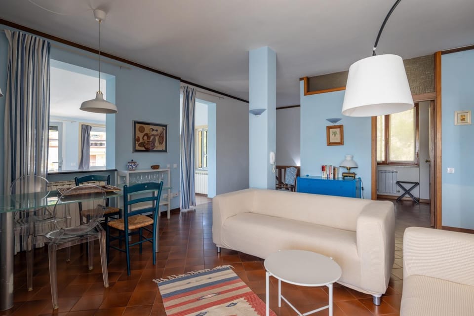 TV and multimedia, Living room, Seating area, Dining area, internet, internet