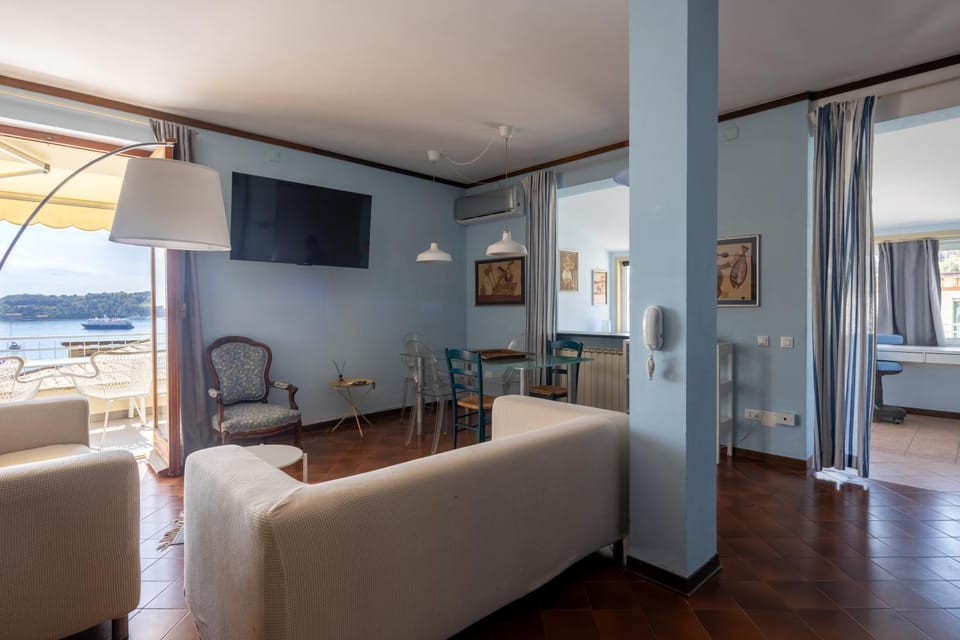 TV and multimedia, Balcony/Terrace, Balcony/Terrace, Living room, Seating area, Sea view, Sea view, internet, internet