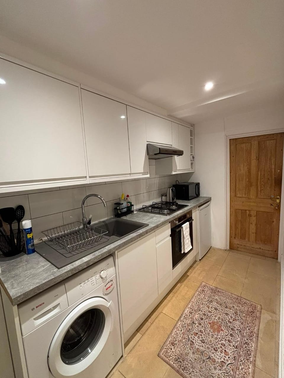 Kitchen or kitchenette, washing machine