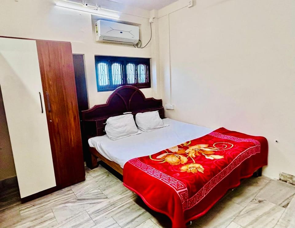 Bed, Photo of the whole room, Bedroom, wardrobe, air conditioner