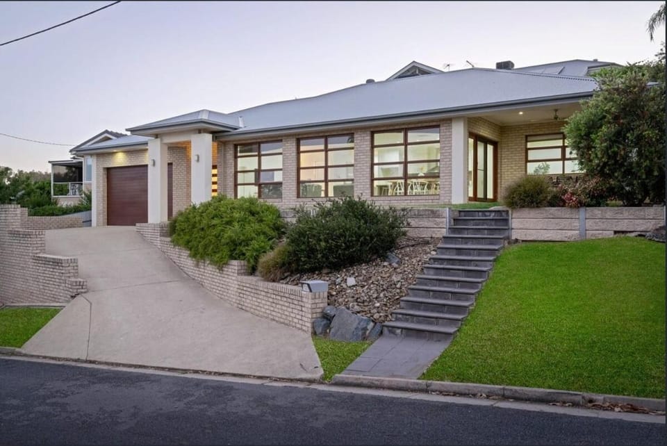 Prestigious, Private & Peaceful Pad House in Wodonga