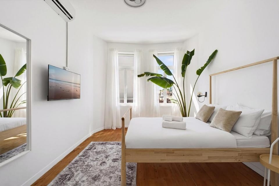 Bed, TV and multimedia, Living room, Bedroom, towels, air conditioner