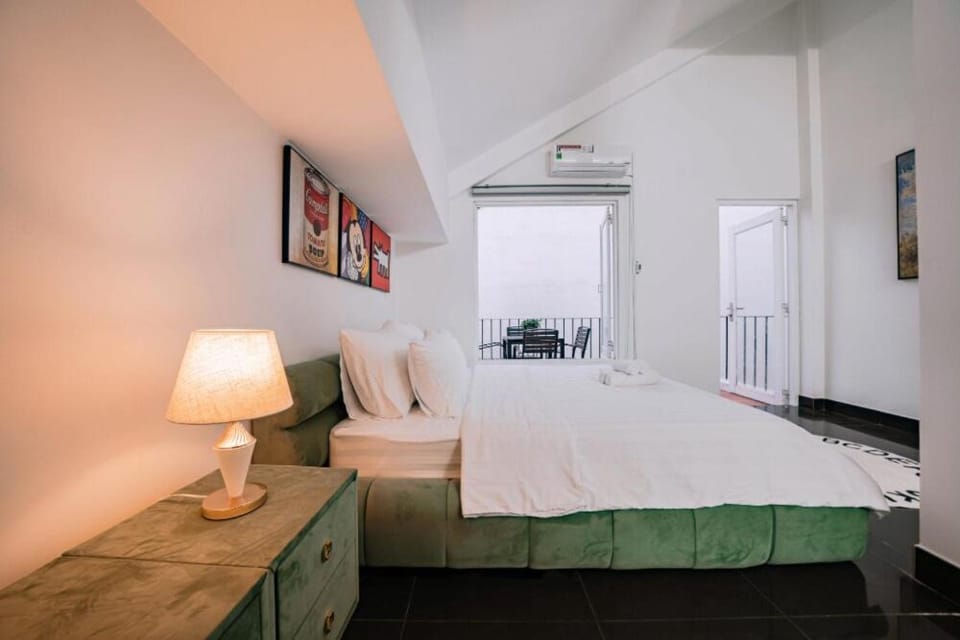 Photo of the whole room, Bedroom, air conditioner