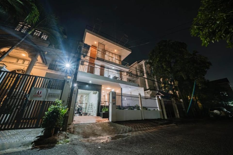 Property building, Neighbourhood