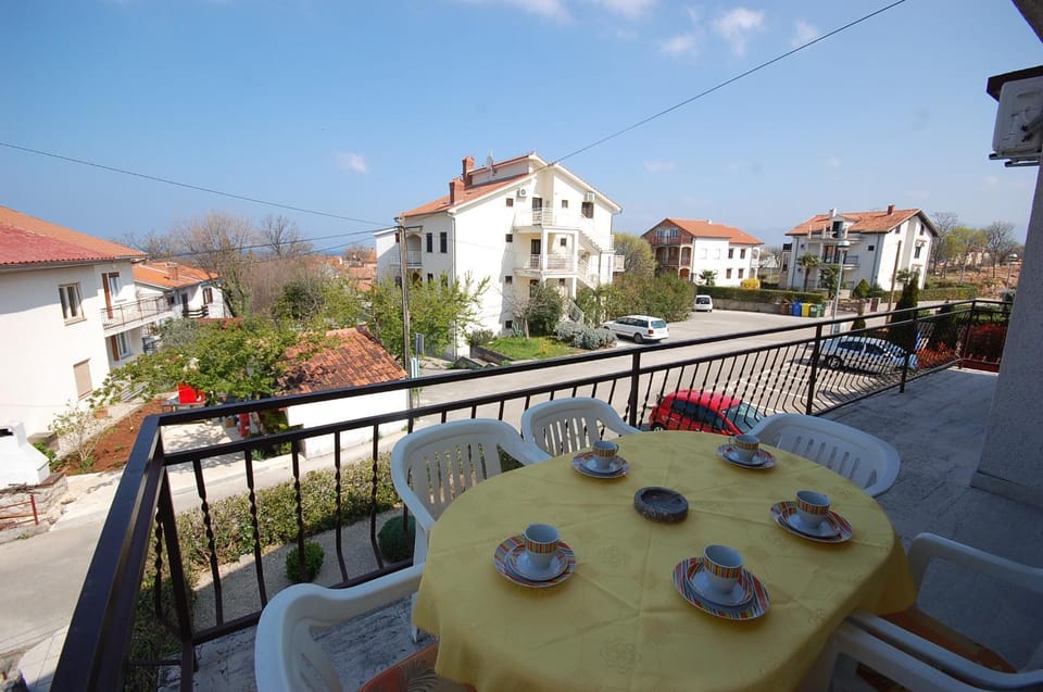 Balcony/Terrace, Street view