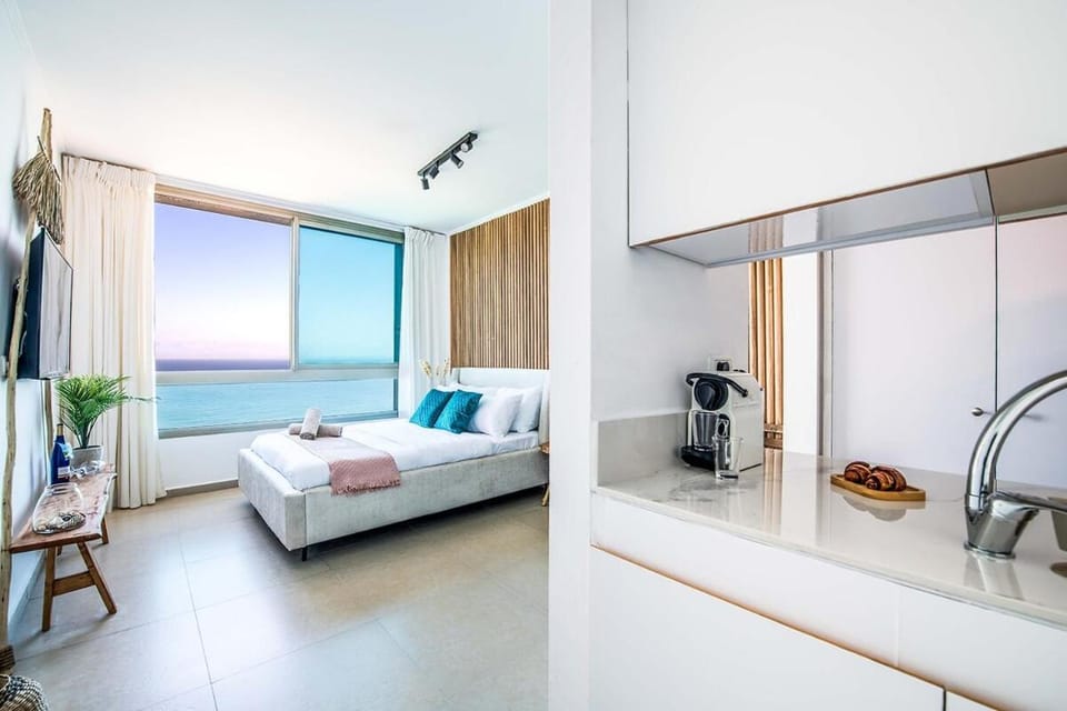 First line to the sea 1 Apartment in Netanya