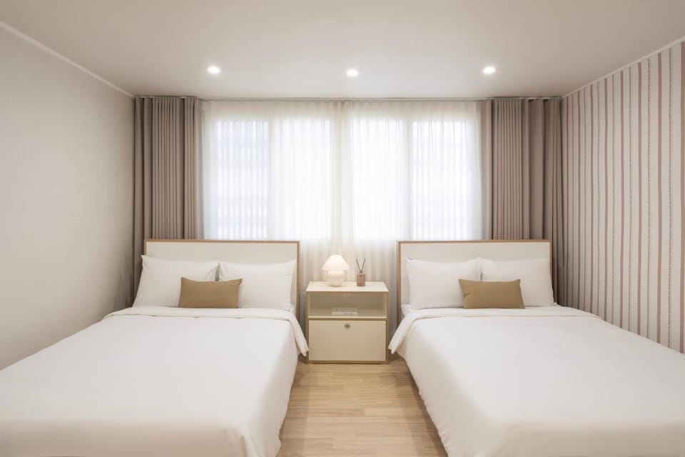 Private Home 8 Guests 1F Station 2 min DMC 1 Stop K-Ramen Villa in Seoul