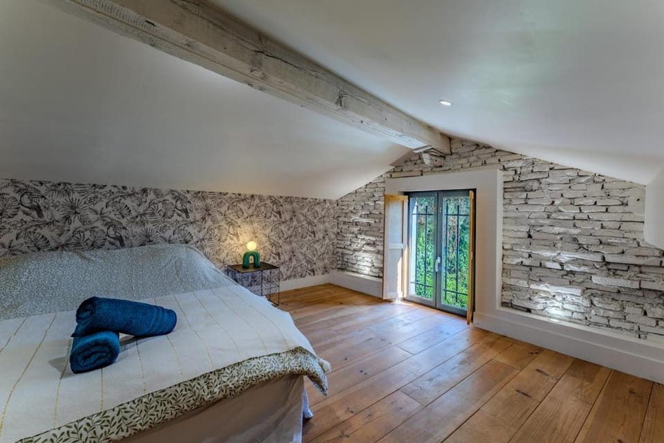 Bed, Living room, Photo of the whole room, Bedroom