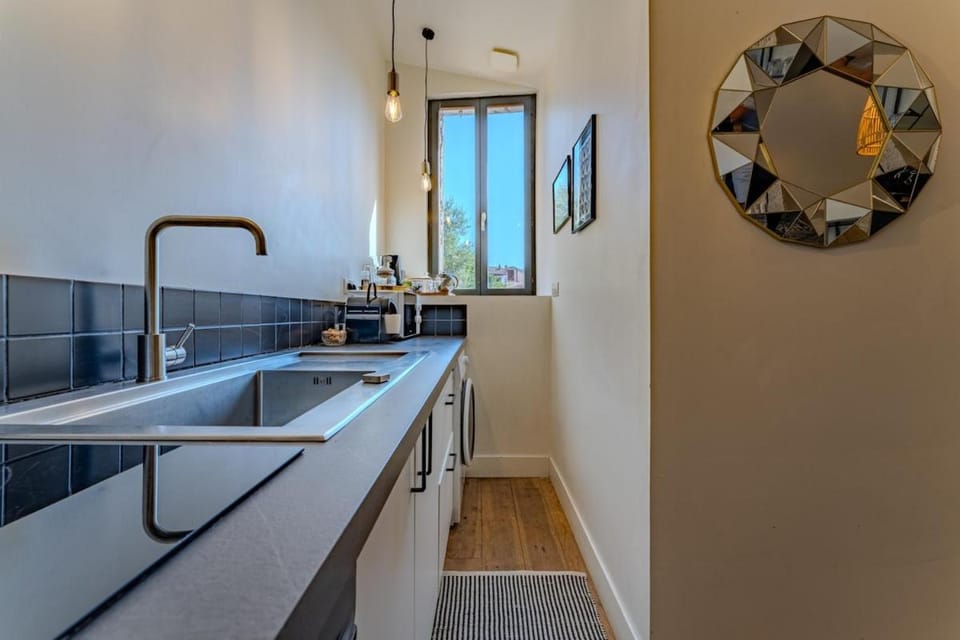 Kitchen or kitchenette