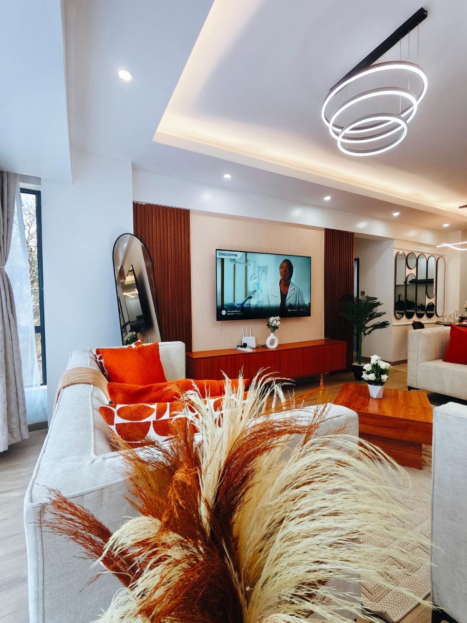 Bed, TV and multimedia, Living room, Photo of the whole room, Seating area, Bedroom