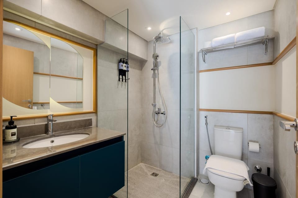 Shower, Toilet, Bathroom, towels
